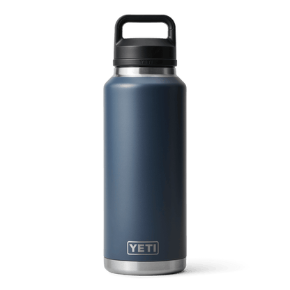 YETI Rambler® Borraccia da 46 oz (1,4 L) con tappo Chug Navy
