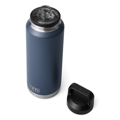 YETI Rambler® Borraccia da 46 oz (1,4 L) con tappo Chug Navy