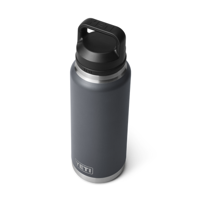 YETI Rambler® Borraccia da 36 oz (1065 ml) con tappo Chug Charcoal